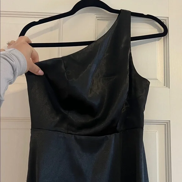 Birdy Grey Kira One-Shoulder Gown - Picture 2 of 3